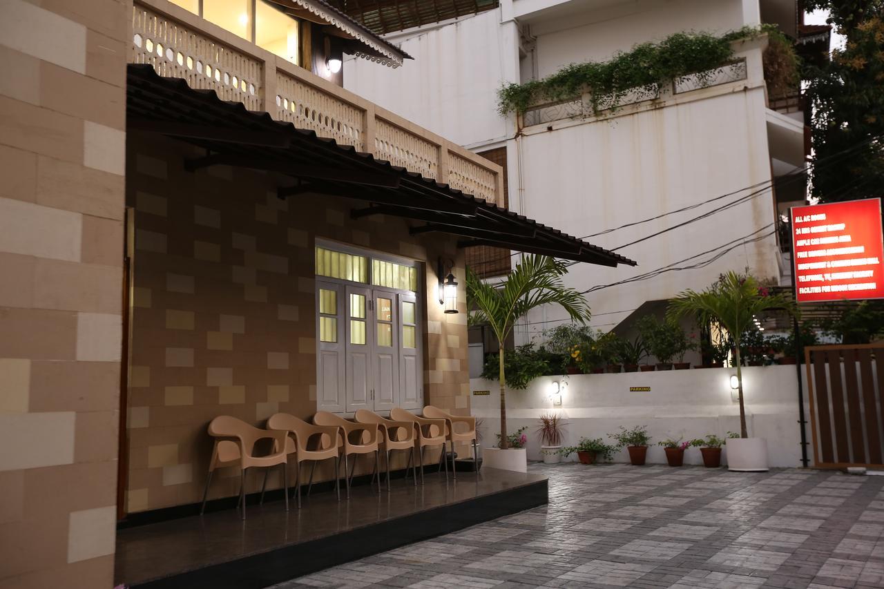Nambiars Premium Heritage Hotel Kochi Exterior photo
